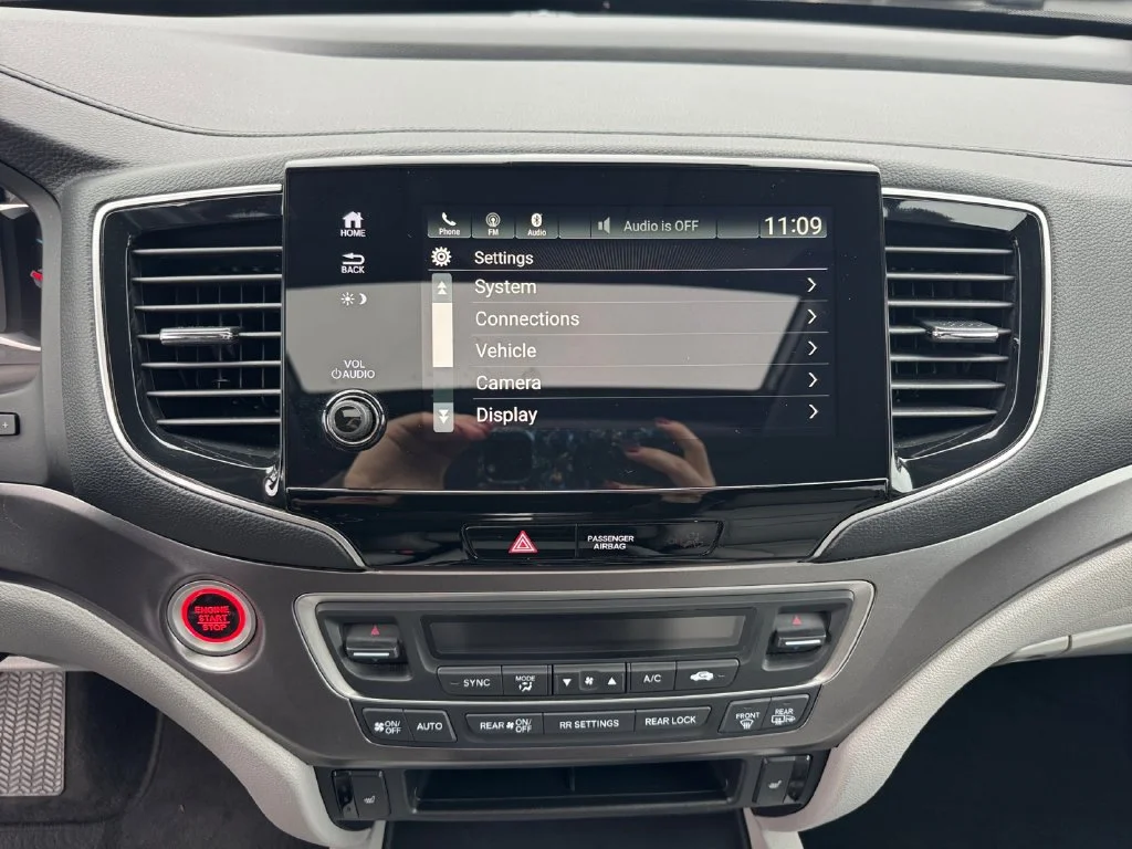 Certified Used 2019 Silver Honda EX-L image 9