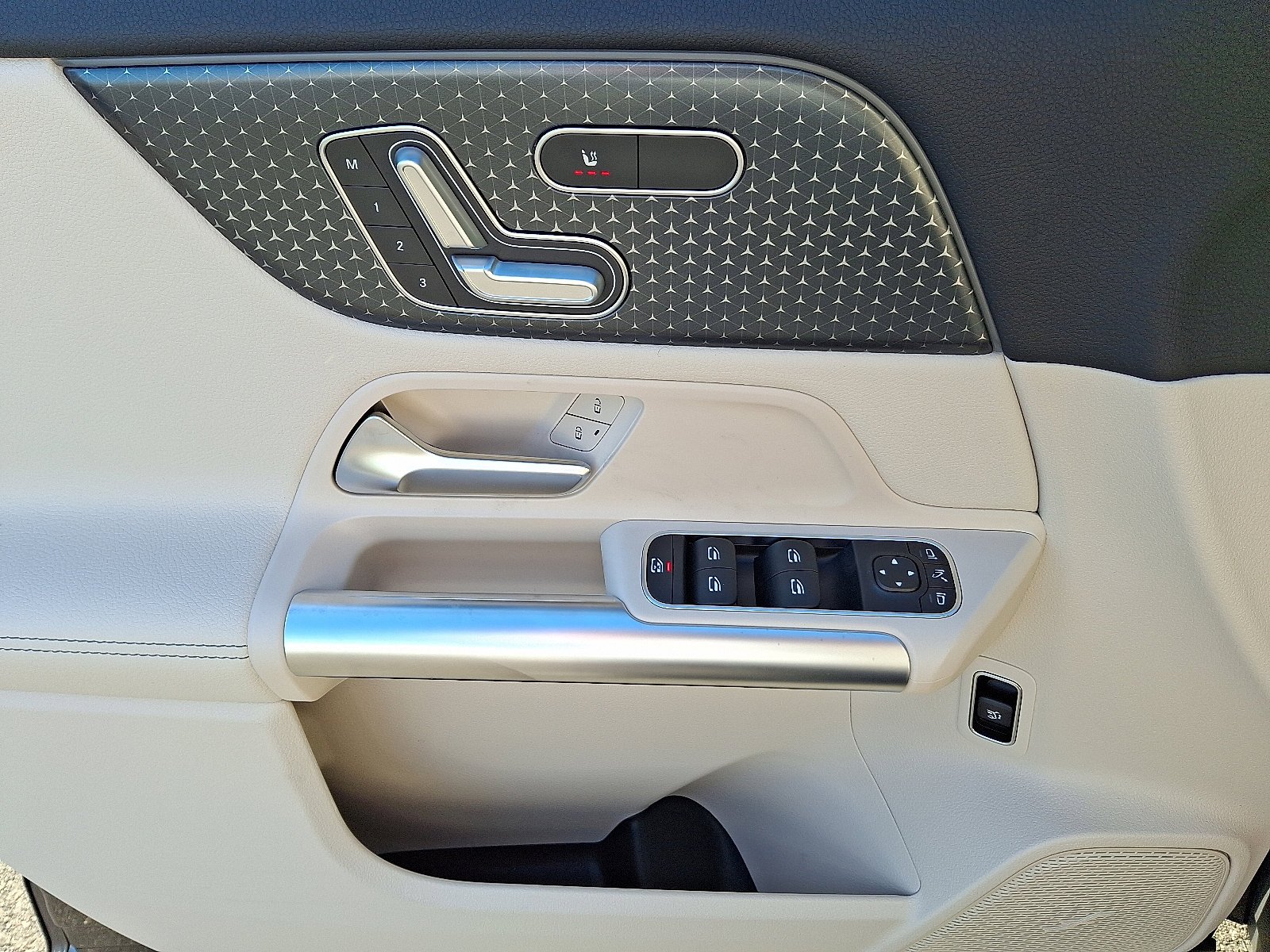 New 2026 Mountain Grey Metallic Mercedes-Benz GLA 250 image 7