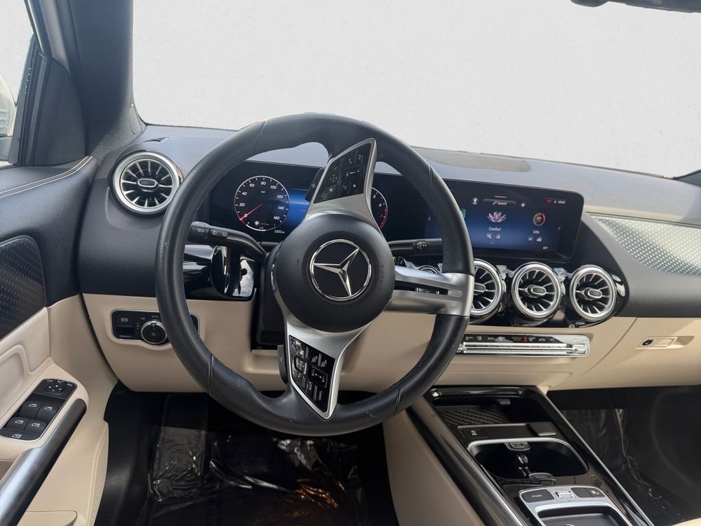 Used 2025 Polar White Mercedes-Benz GLA 250 image 12