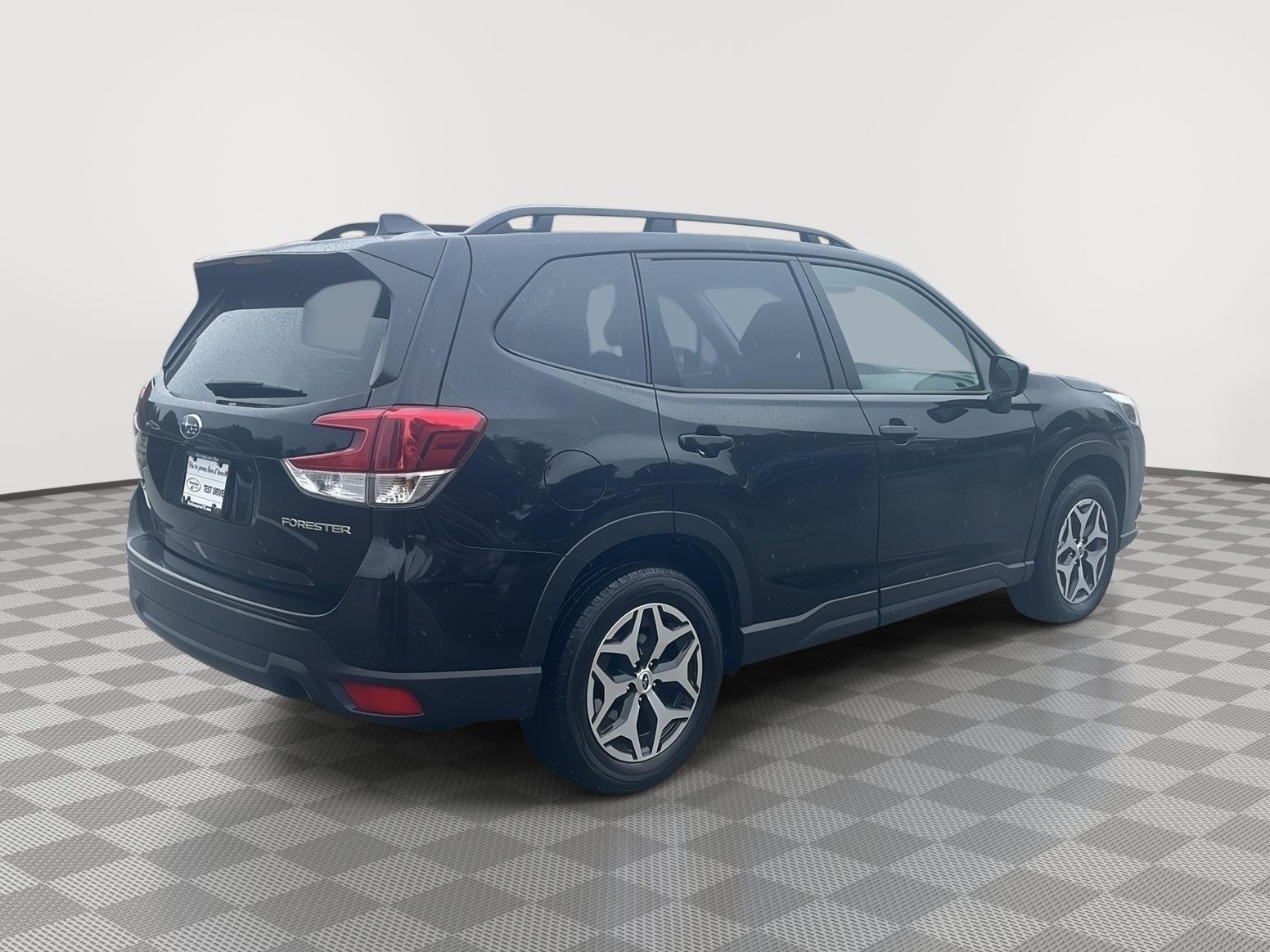 Used 2023 Crystal Black Silica Subaru Premium image 6