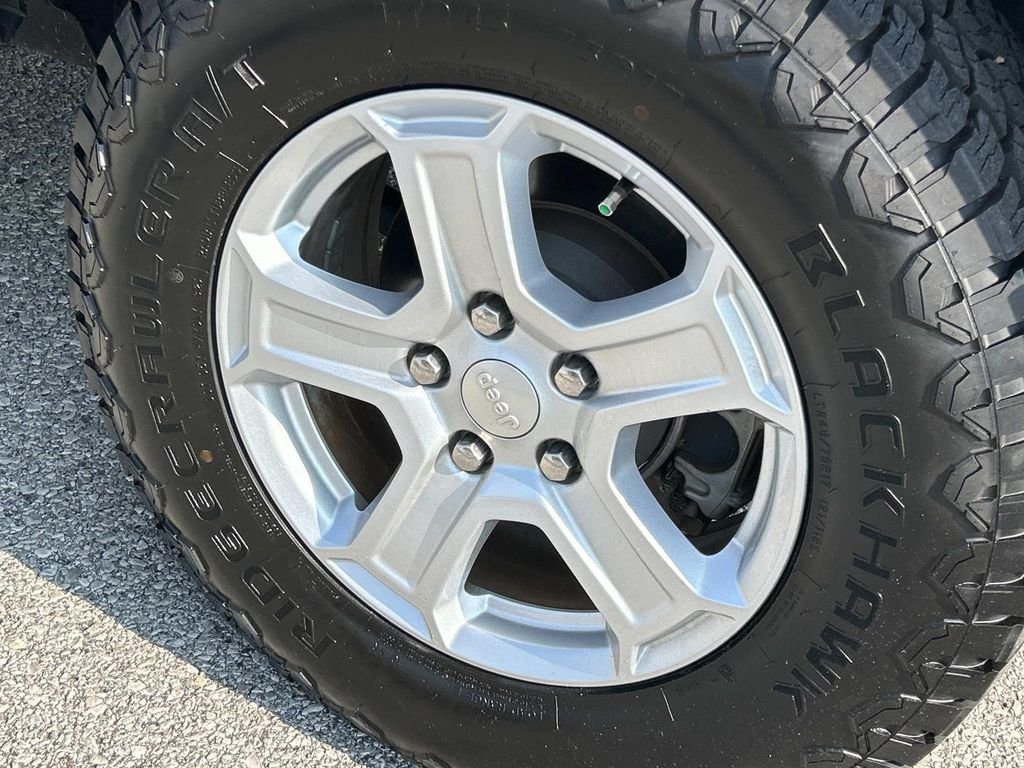 Used 2020 Black Clearcoat Jeep Unlimited Sport S image 12