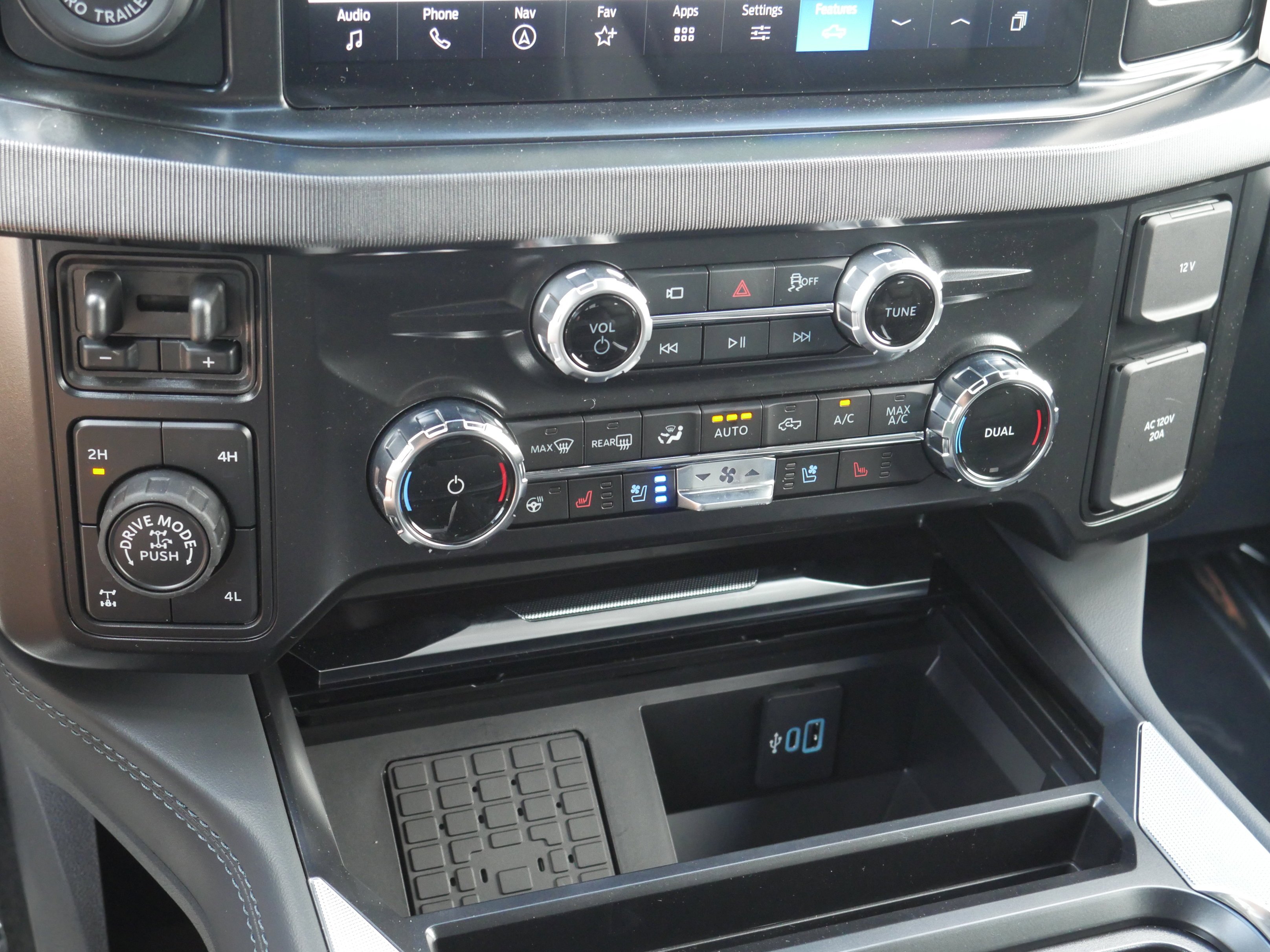 New 2026 Agate Black Metallic Ford F-350® Platinum® image 18