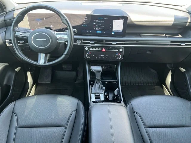 Used 2025 White Hyundai SEL Convenience image 17