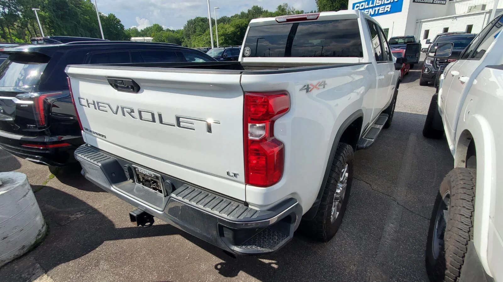 Used 2024 Summit White Chevrolet LT image 9