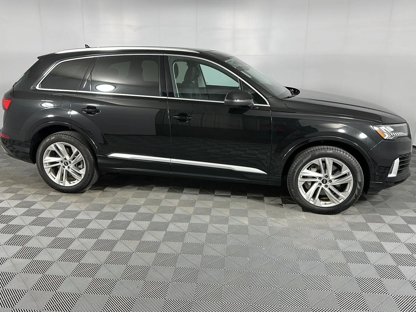 Used 2023 Mythos Black Metallic Audi Premium image 4
