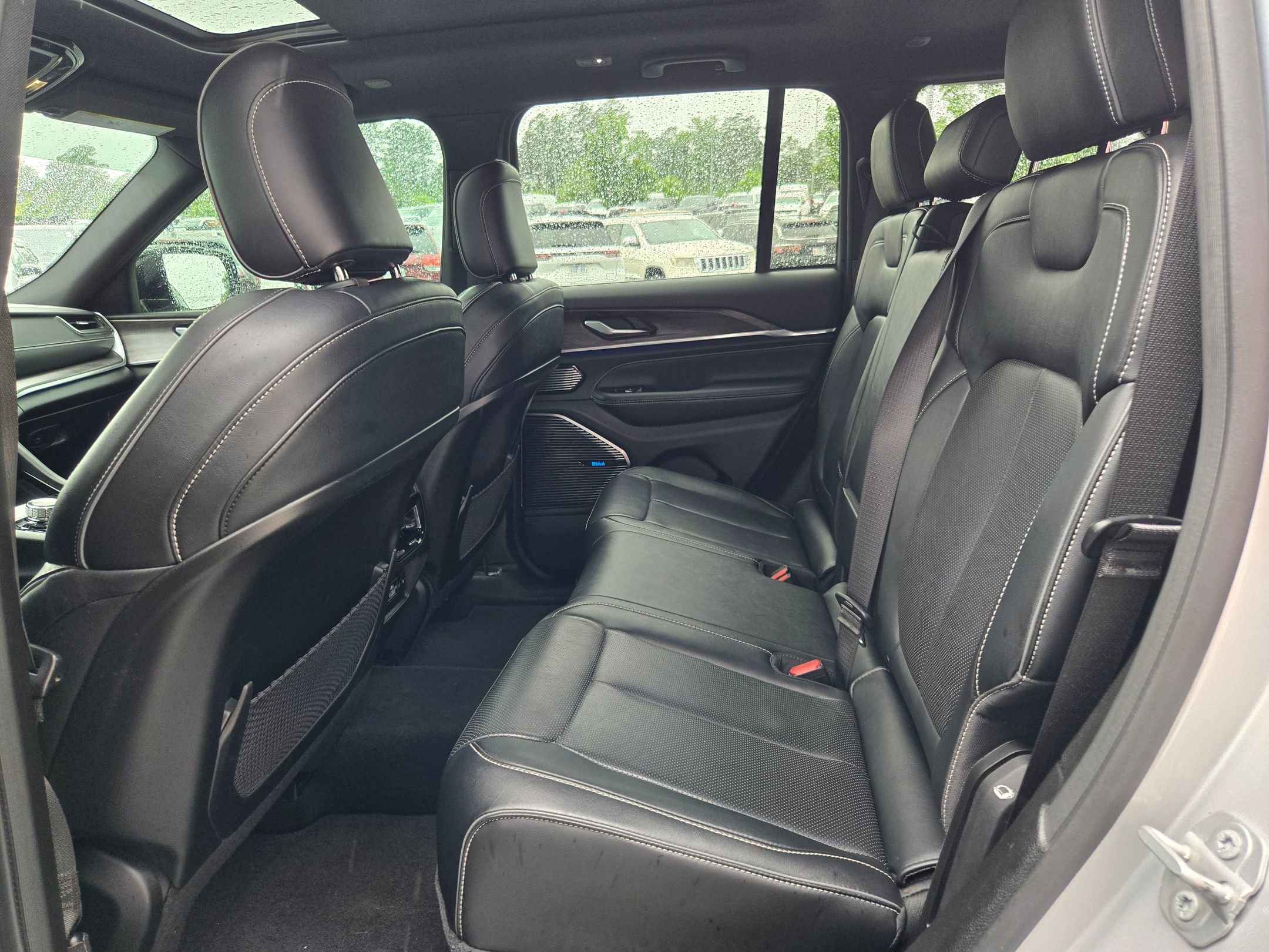 Used 2022 Silver Zynith Jeep Overland image 36