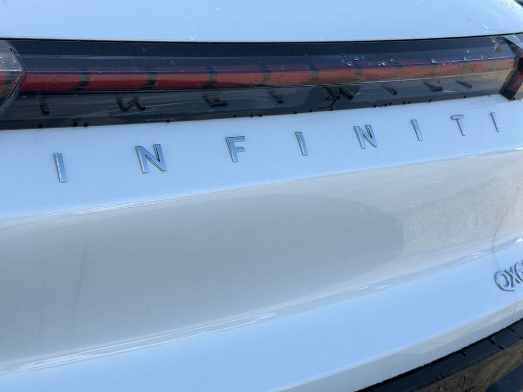 New 2027 RADIANT WHITE INFINITI Luxe AWD image 10