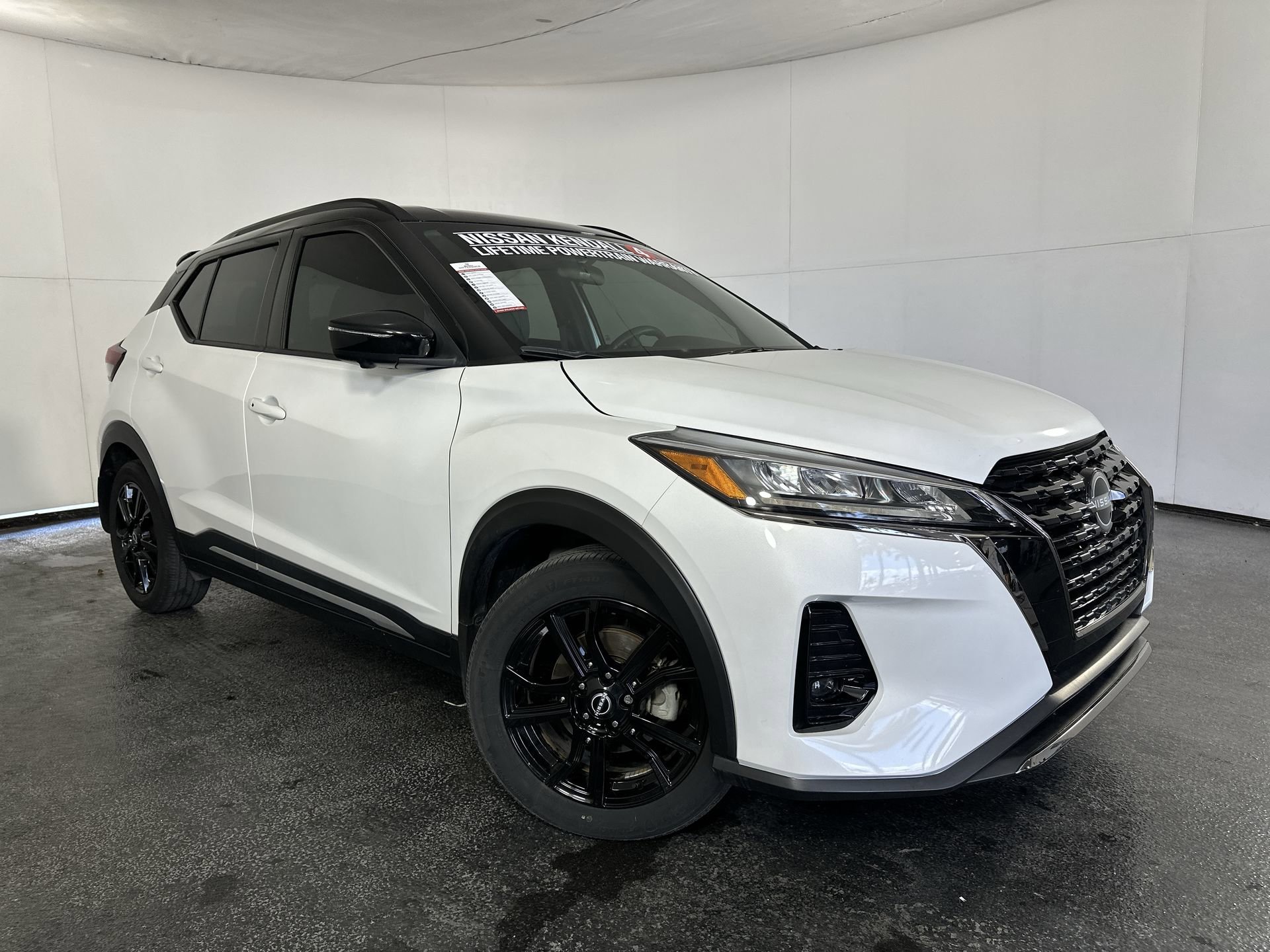 2023 Nissan Kicks SR