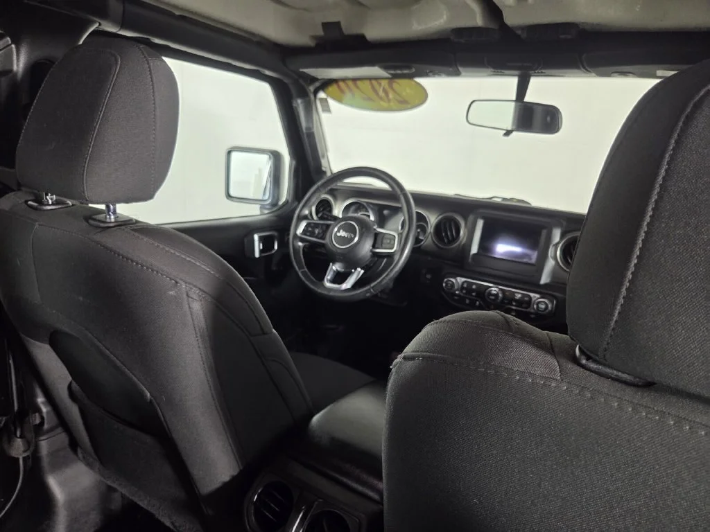 Used 2020 Black Clearcoat Jeep Sport S image 31