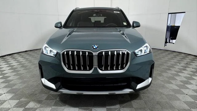 New 2026 Cape York Green Metallic BMW xDrive28i image 2