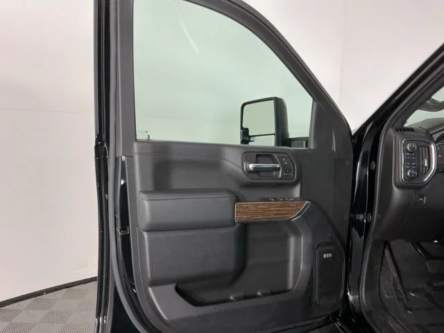 Used 2022 Black Chevrolet High Country image 13