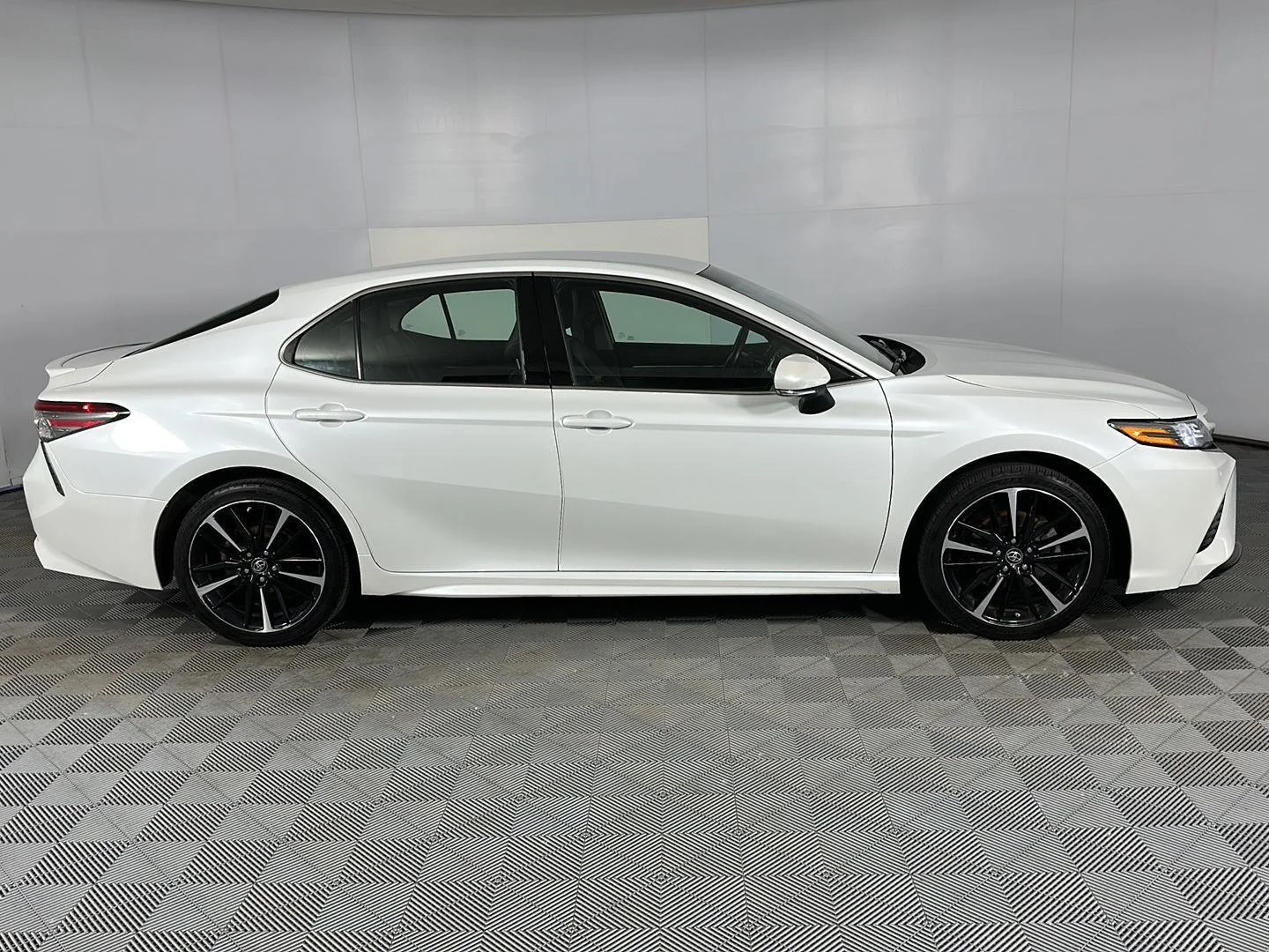 Used 2018 Pearl Toyota XSE image 8
