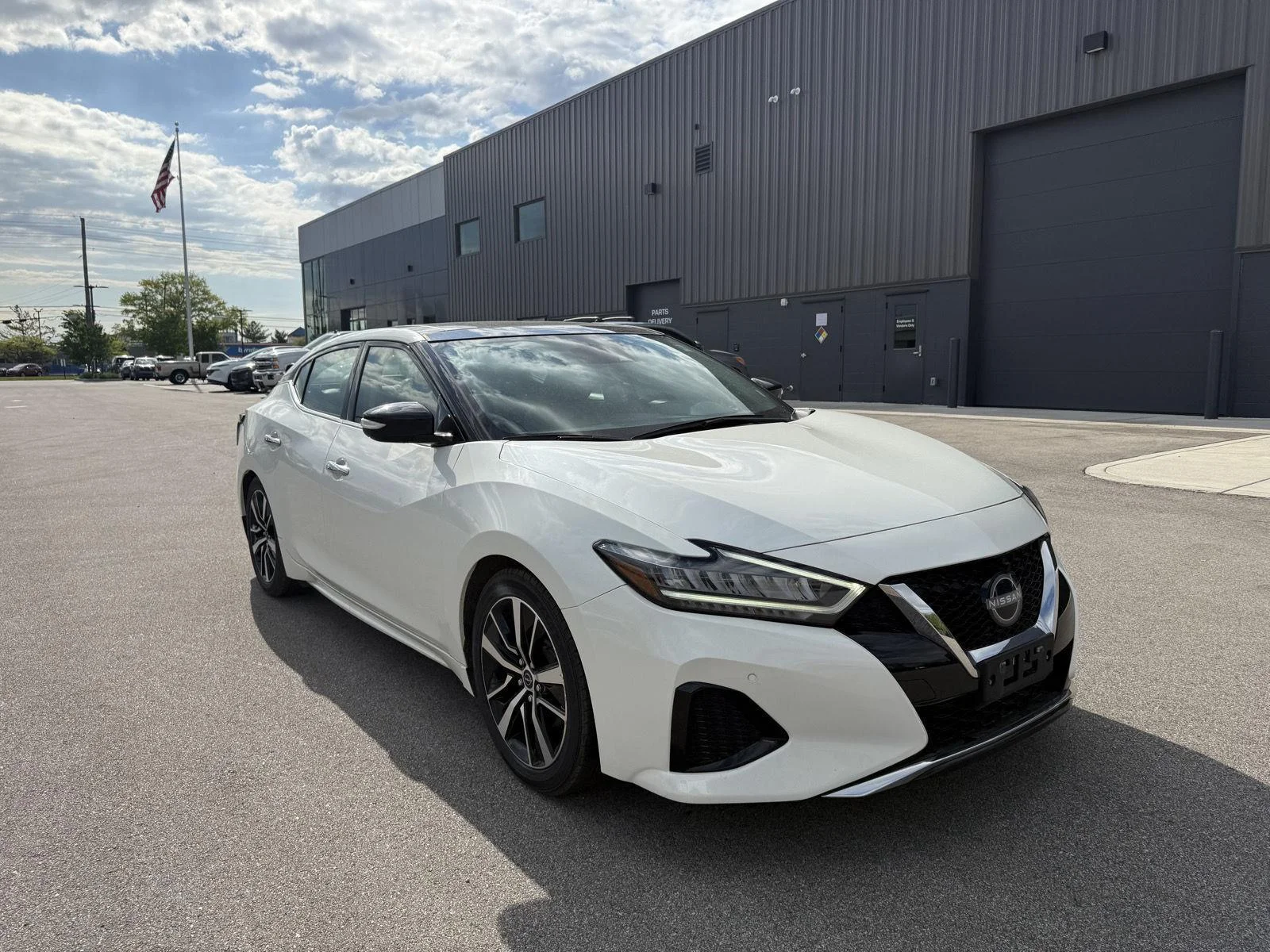2023 Nissan Maxima SL's photo