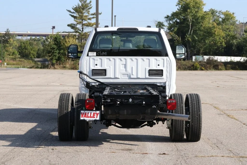 New 2025 Oxford White Ford F-550® XL image 7