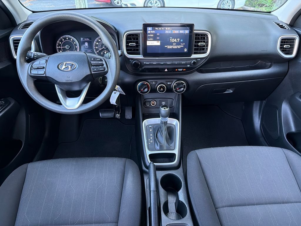 Used 2021 Silver Hyundai SE image 22