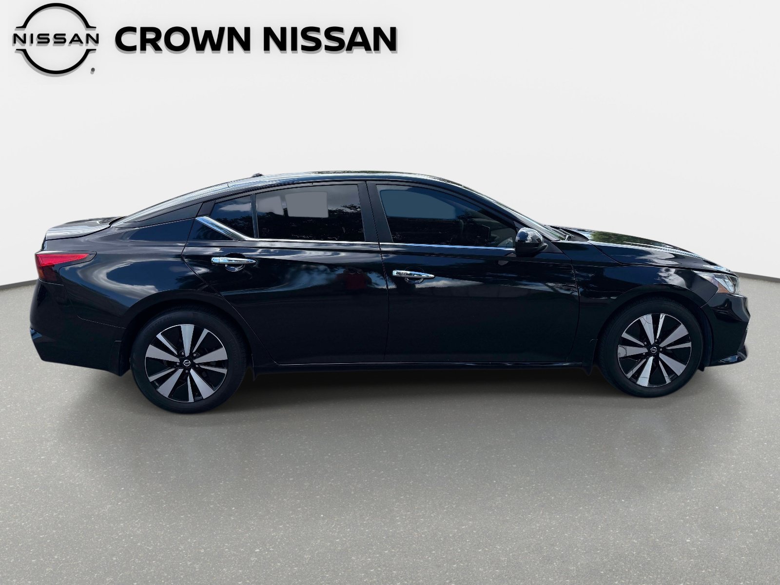Used 2021 Super Black Nissan 2.5 SV image 8