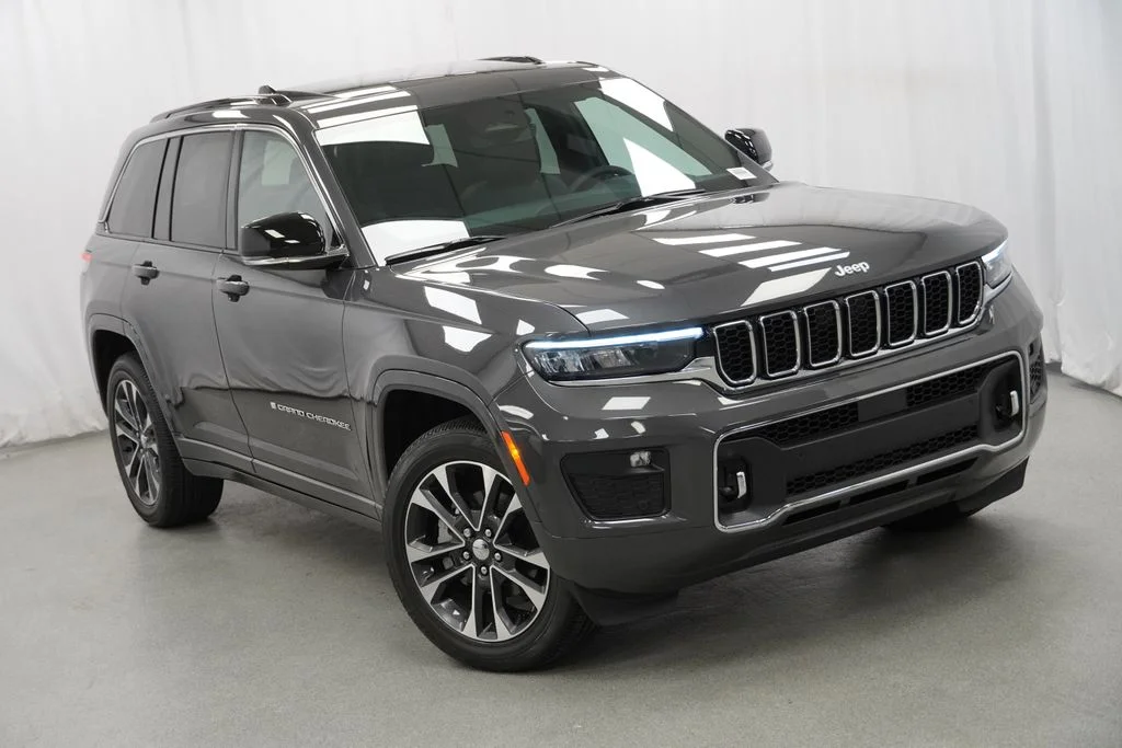 Used 2025 Gray Jeep Overland image 9