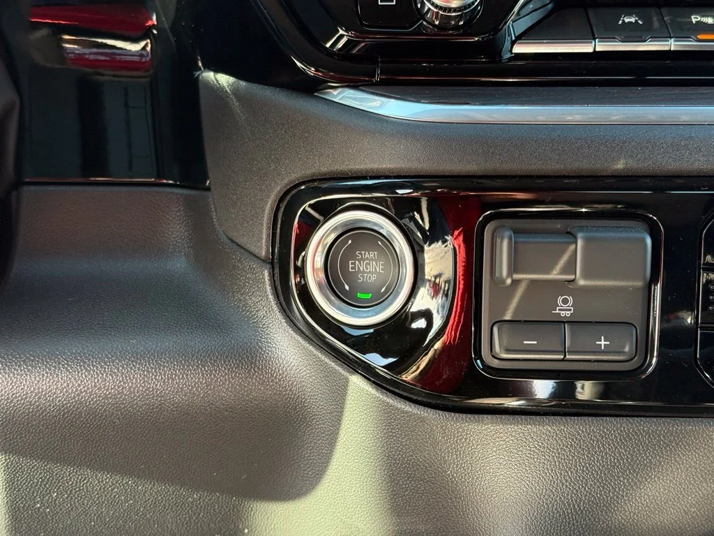 New 2026 Glacier White Tricoat GMC SLT image 28