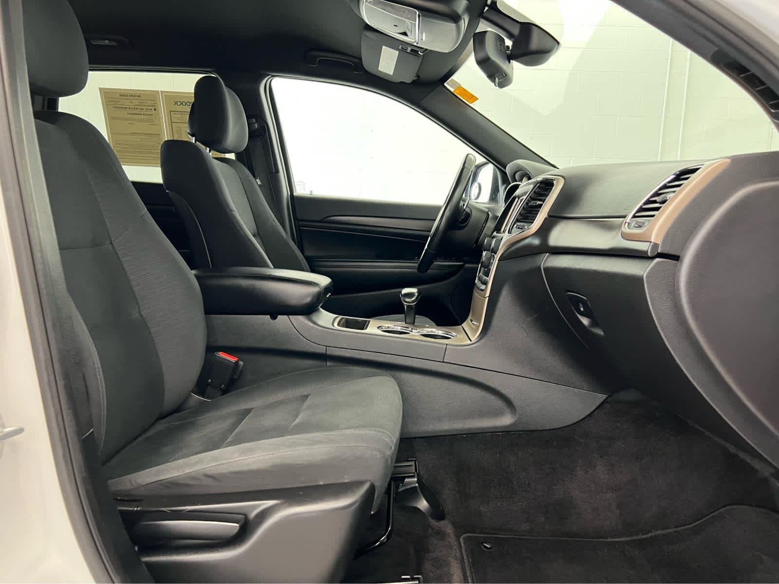 Used 2015 Bright White Clearcoat Jeep Laredo image 50
