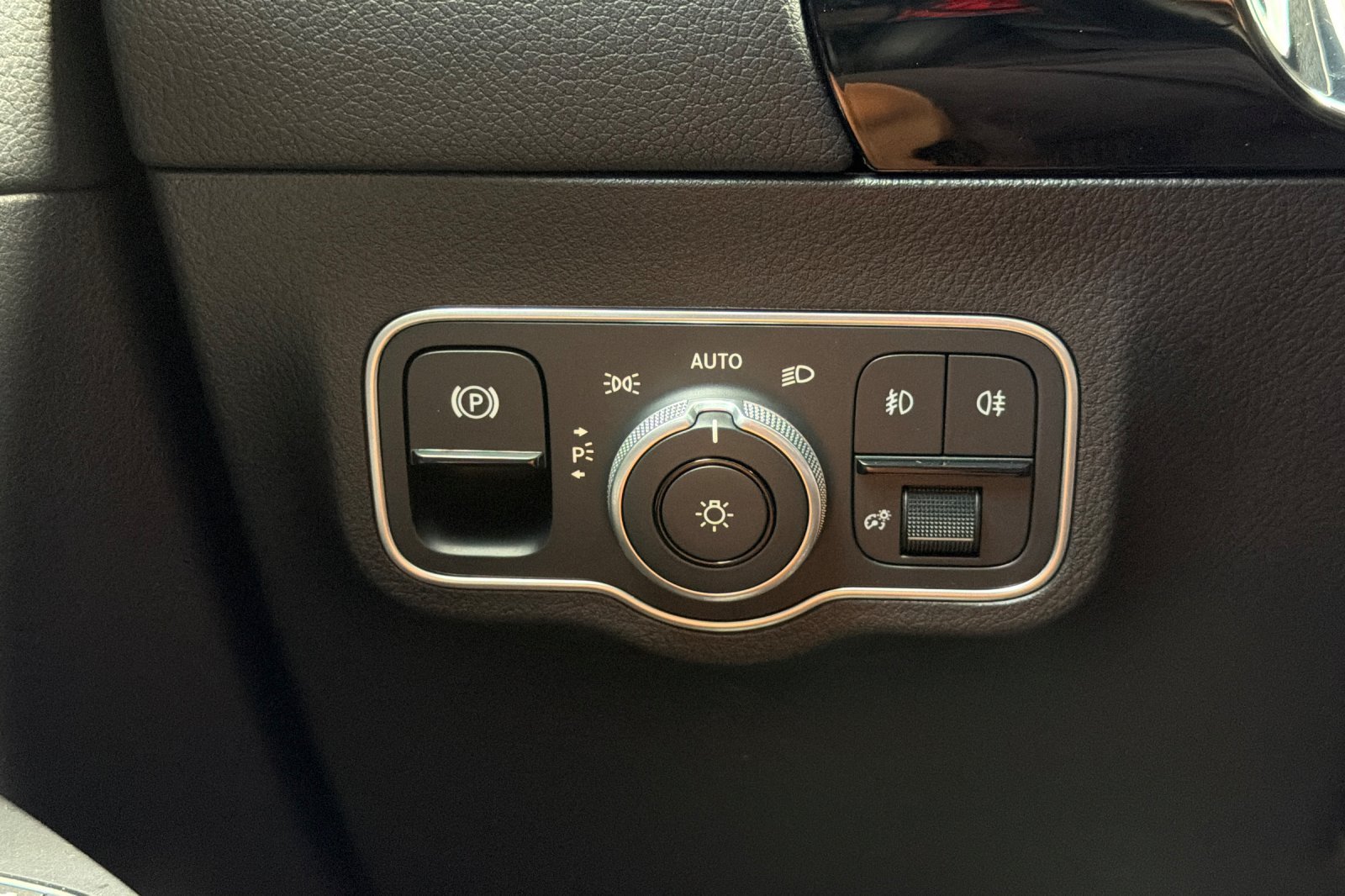Certified Used 2025 Black Mercedes-Benz GLA 250 image 28