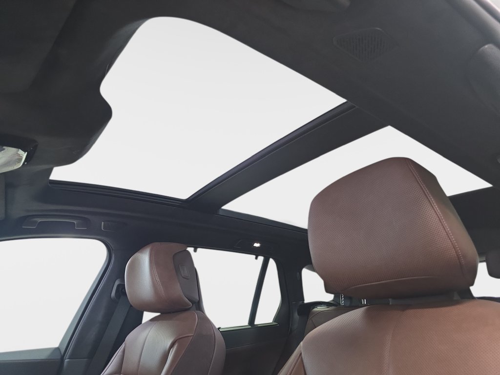 New 2027 Space Silver Metallic BMW  image 20