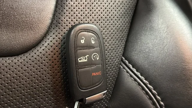 Used 2023 Diamond Black Jeep Altitude image 9