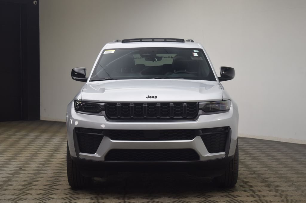 New 2026 Silver Zynith Exterior Paint Jeep Altitude image 11