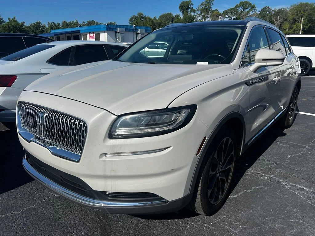 Certified Used 2021 White Lincoln Reserve image 2
