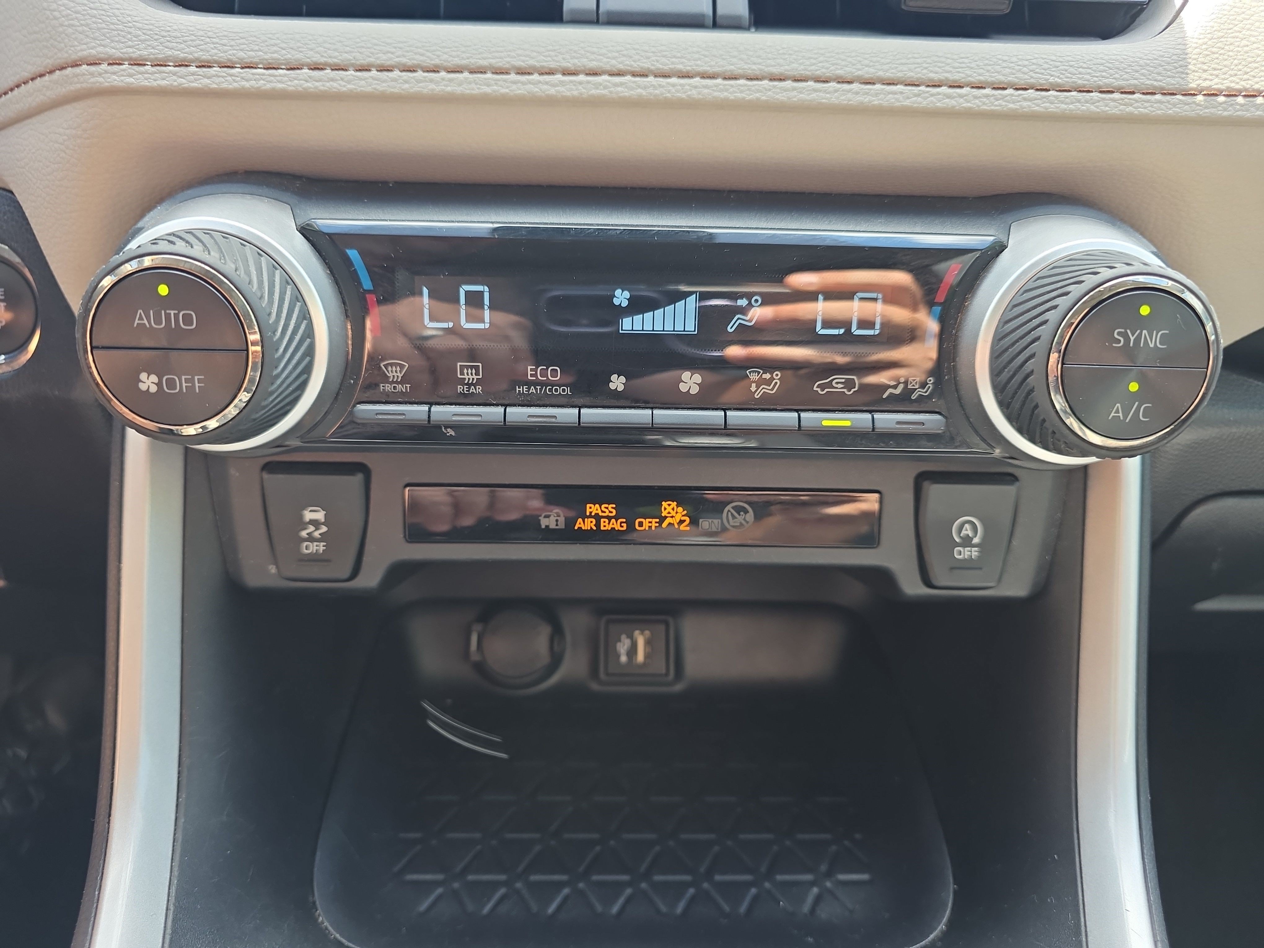 Used 2025 Silver Sky Metallic Toyota XLE image 23