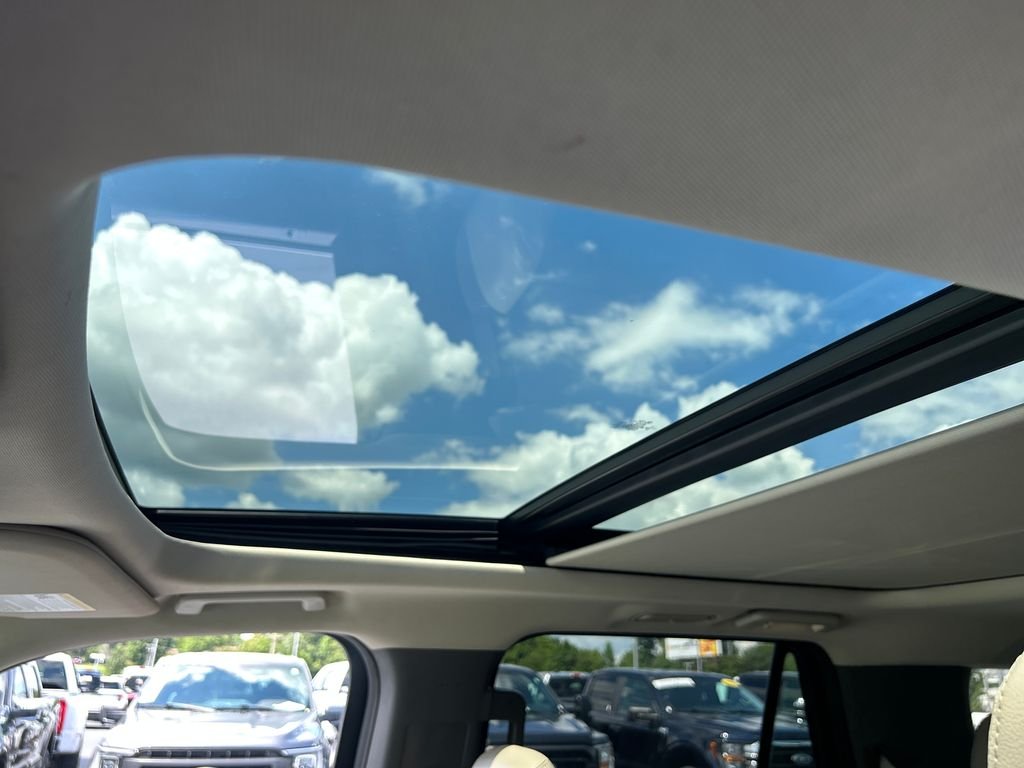 Used 2021 White Ford Limited image 23