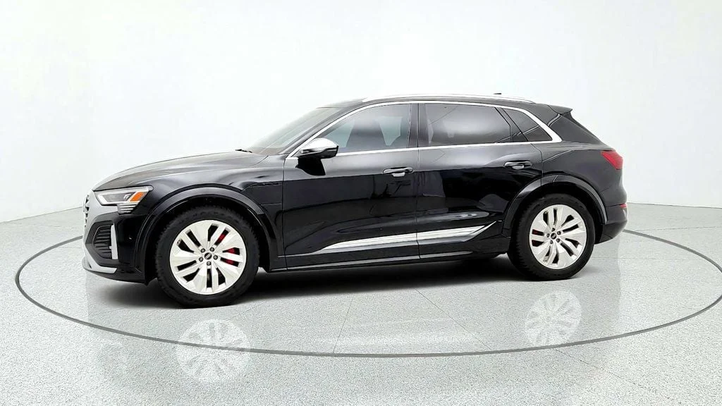Used 2024 Mythos Black Metallic Audi quattro Premium Plus w/ 19.2 kW Charger & Trailer Hitch image 8