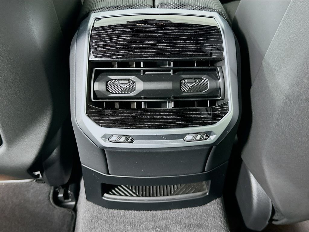 New 2026 Black Sapphire Metallic BMW 740i image 18