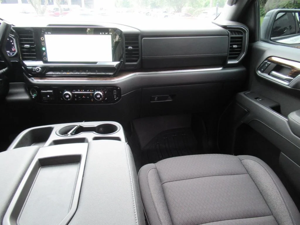Used 2024 White GMC Elevation image 13