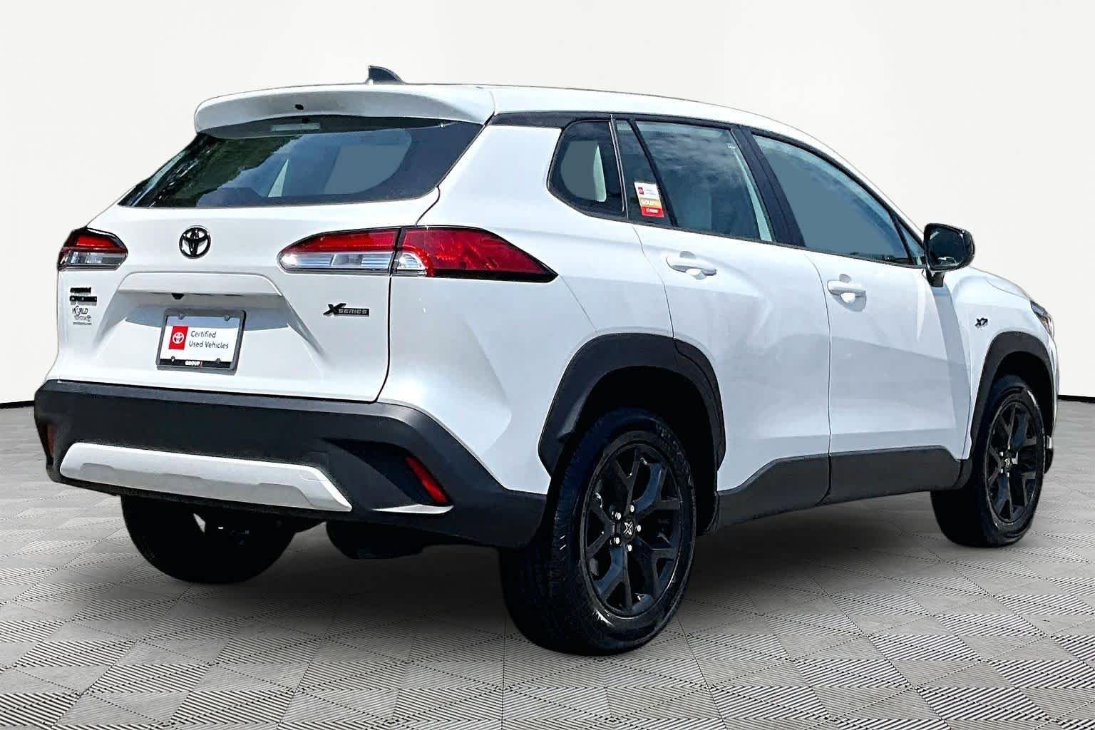 Used 2025 Wind Chill Pearl Toyota L image 13