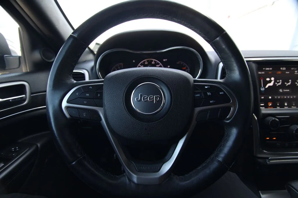 Used 2018 White Jeep Limited image 21