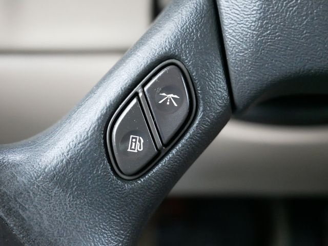 Used 2006 Summit White Chevrolet LT image 22
