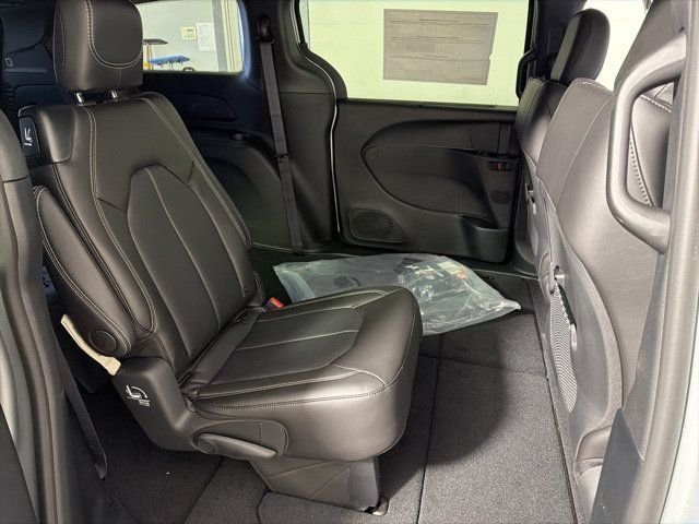 2026 Chrysler Voyager LX - Photo 28