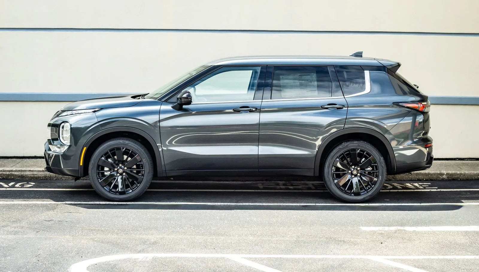New 2026 Gray Mitsubishi LE image 4