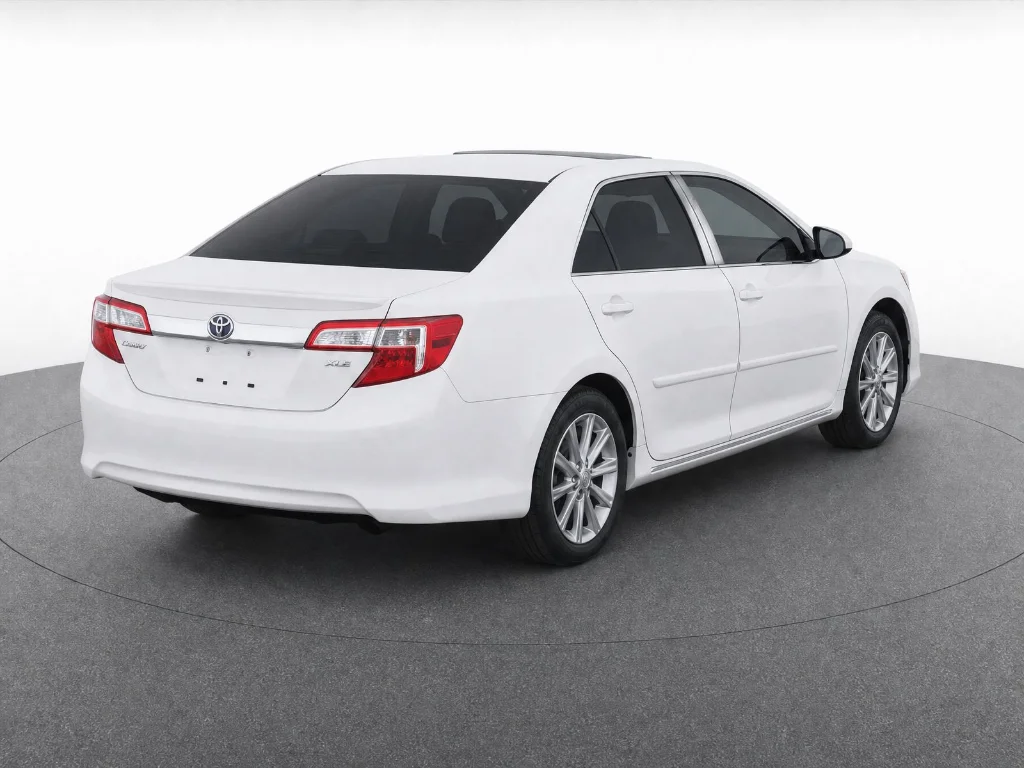 Used 2012 Super White Toyota XLE image 5