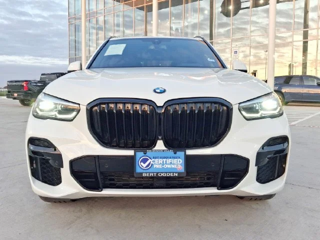 Used 2023 White BMW sDrive40i image 3