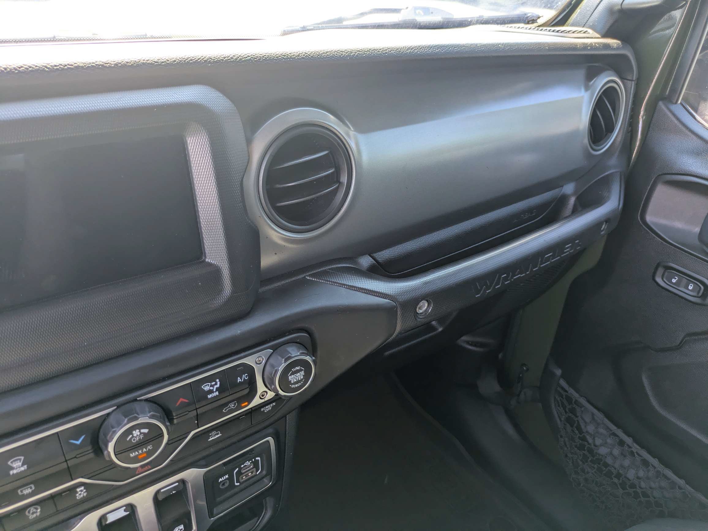 Used 2023 Green Jeep Sport image 14