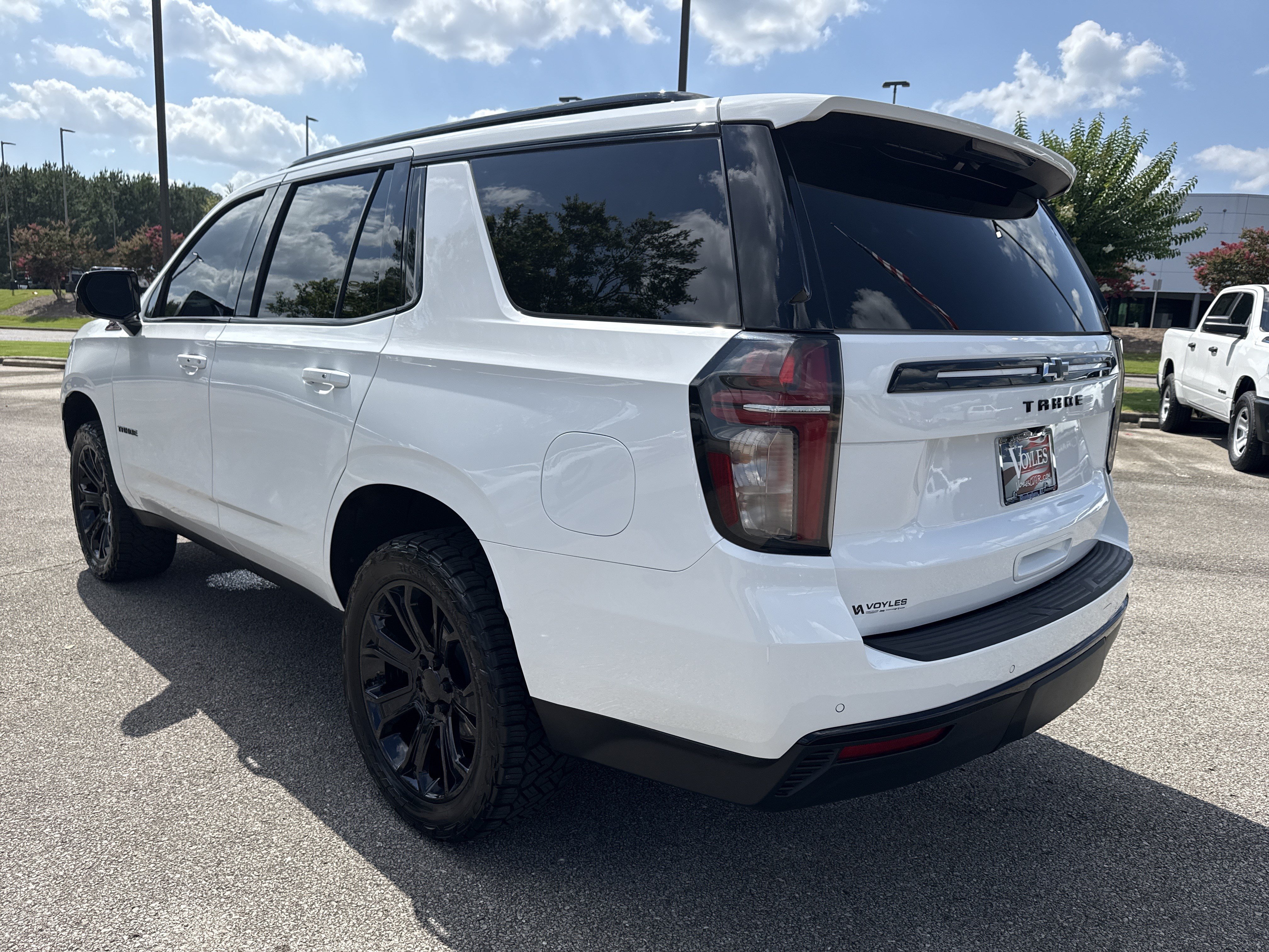 Used 2023 Summit White Chevrolet Z71 image 5