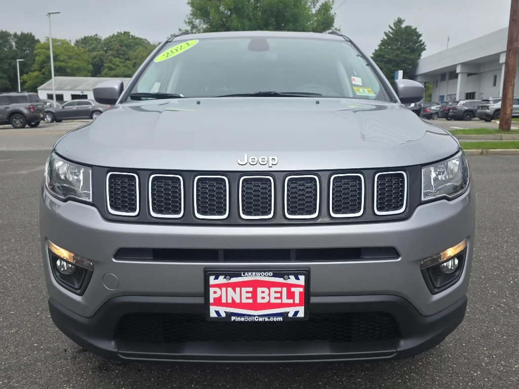 Used 2021 Billet Silver Metallic Clear Coat Jeep Latitude image 10