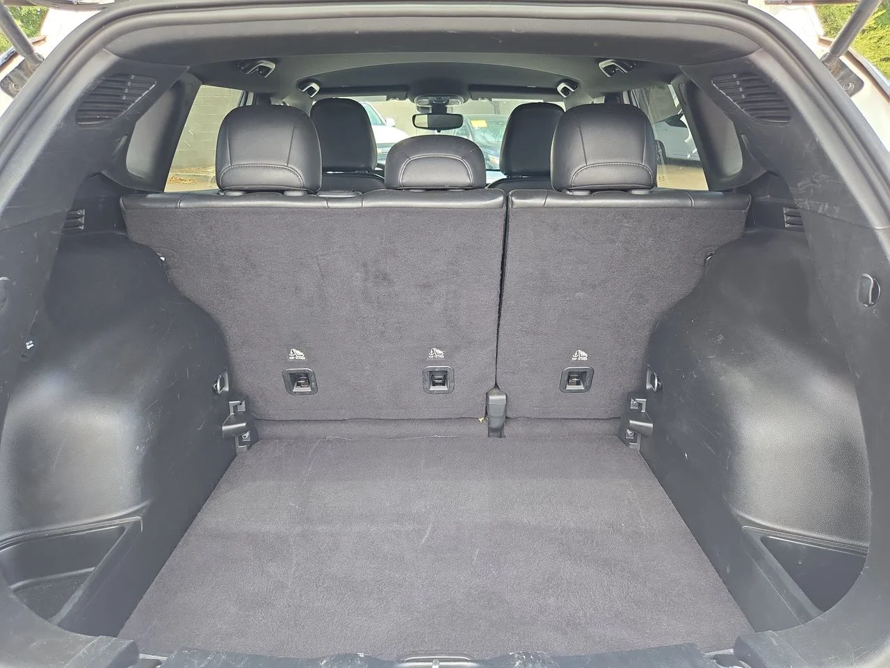 Used 2023 Bright White Clearcoat Jeep Latitude image 11