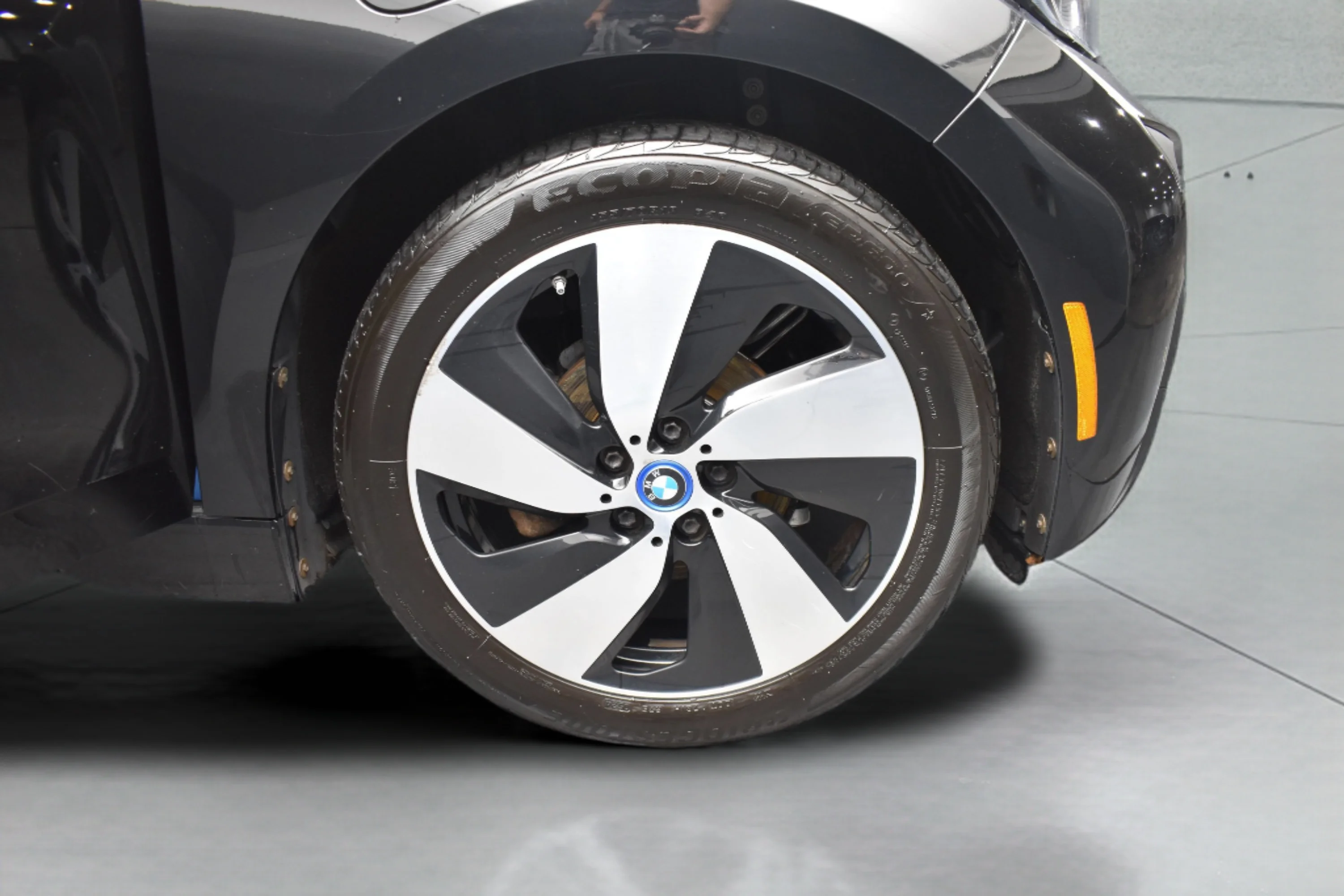 Used 2016 Fluid Black w/Highlight BMW i Blue BMW  image 18