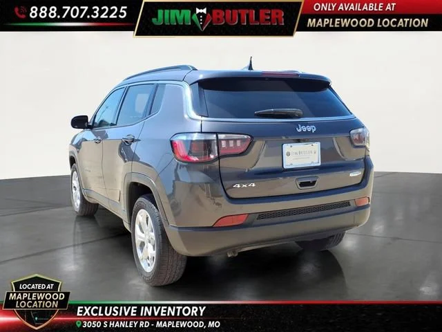 Used 2024  Jeep Latitude image 2