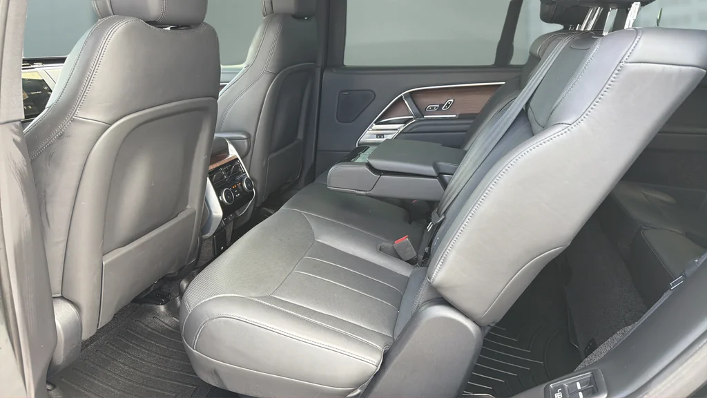 Used 2024 Black Land Rover SE image 18