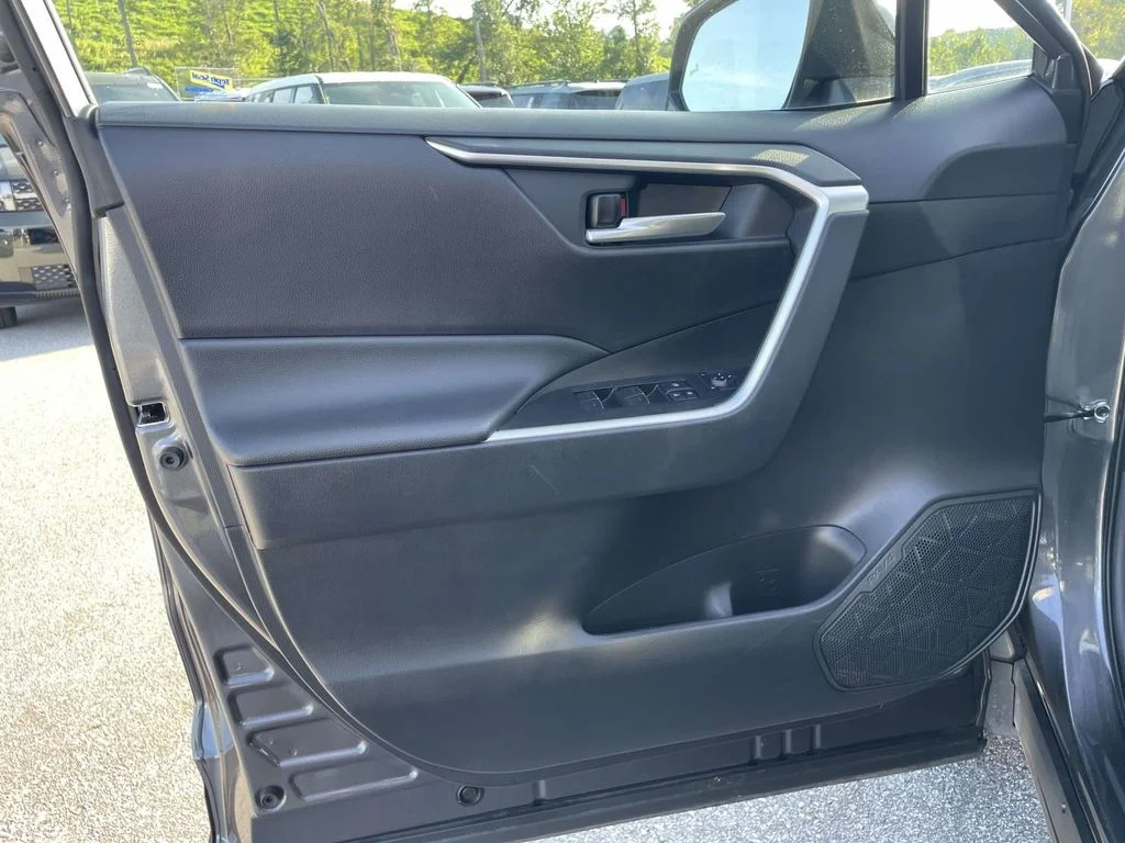 Used 2025 Magnetic Gray Metallic Toyota XLE image 5