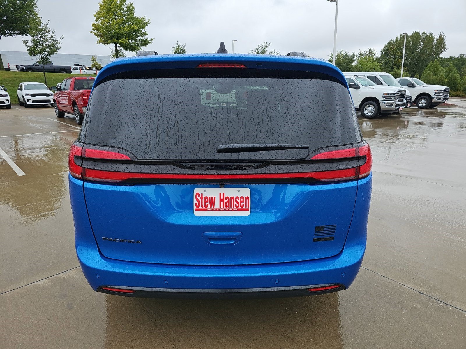 New 2027 Hydro Blue Pearlcoat Chrysler Select image 4