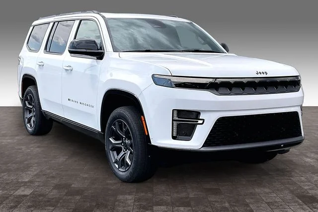 New 2026 Bright White Clear-Coat Exterior Paint Jeep Limited Altitude image 2